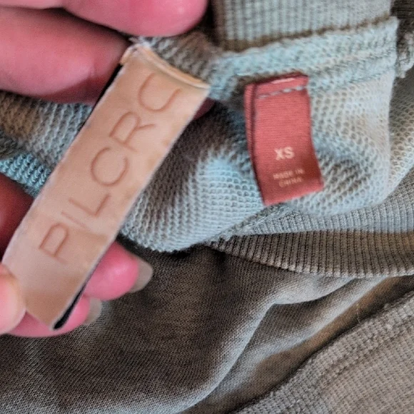 Pilcro By Anthropologie Green Sweatshirt Cozy and Versatile Top - Picture 2 of 6